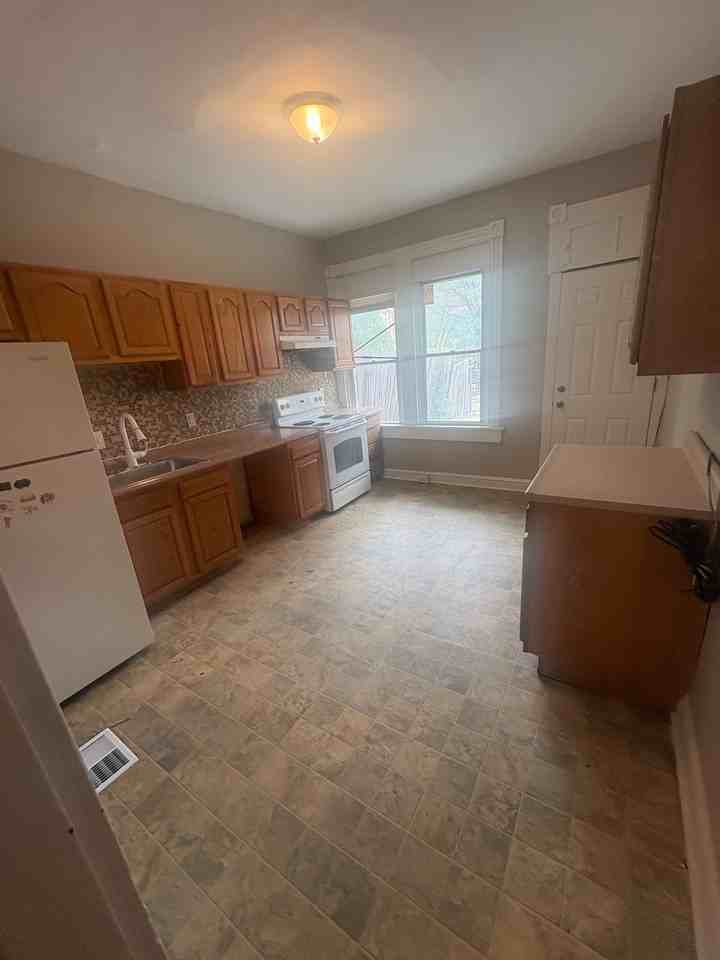 2106 E Federal St - Photo 7 of 18