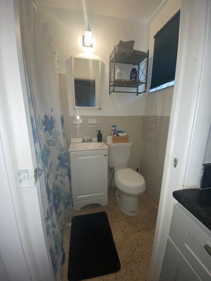 7542 Ne 3rd Pl #7542 - Photo 5 of 8