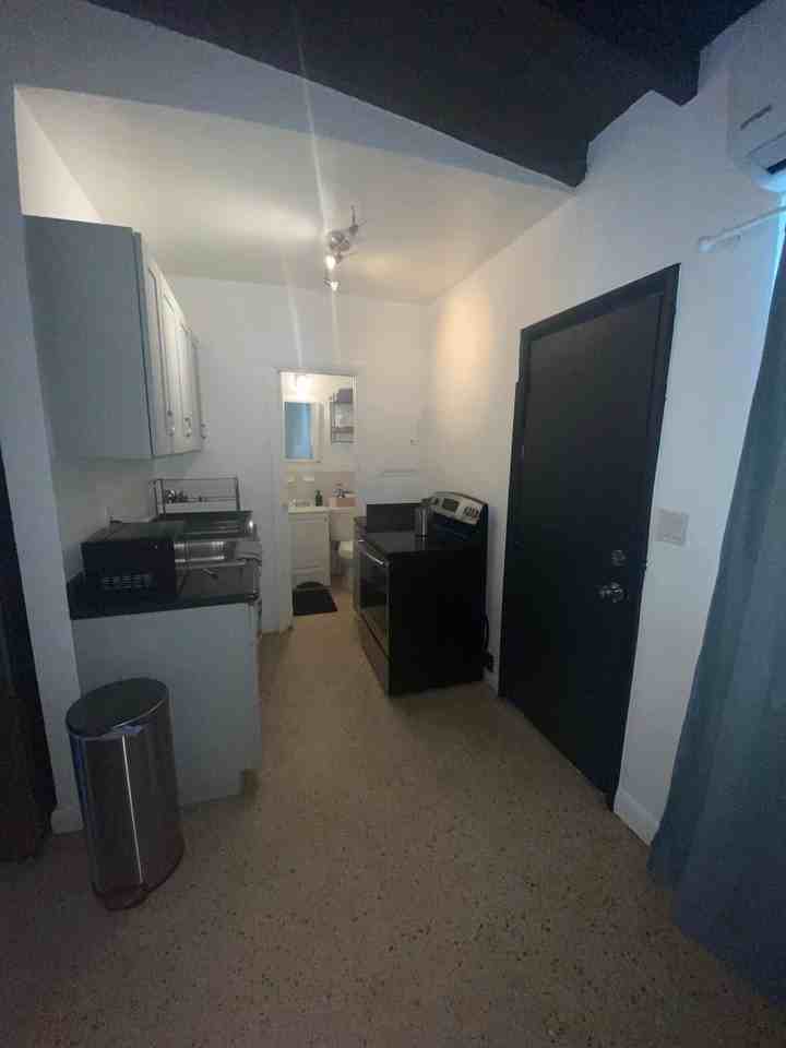 7542 Ne 3rd Pl #7542 - Photo 7 of 8