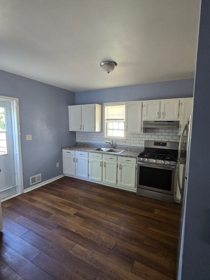 714 Richmond St #1 - Photo 3 of 13