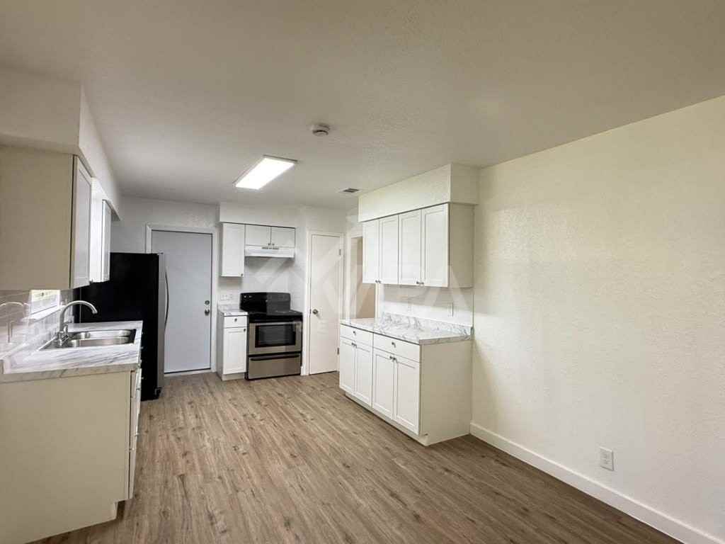 4126 Valleyfield St - Photo 4 of 18