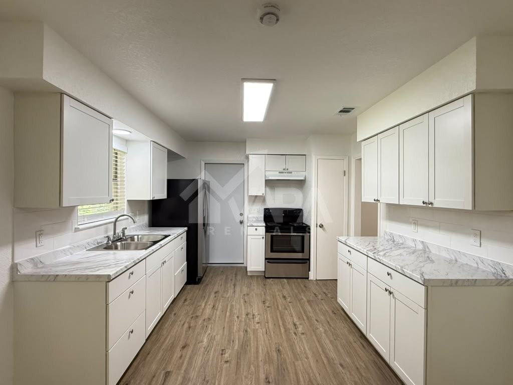 4126 Valleyfield St - Photo 6 of 18