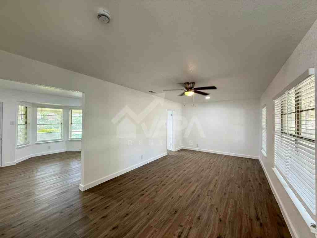 4126 Valleyfield St - Photo 7 of 18
