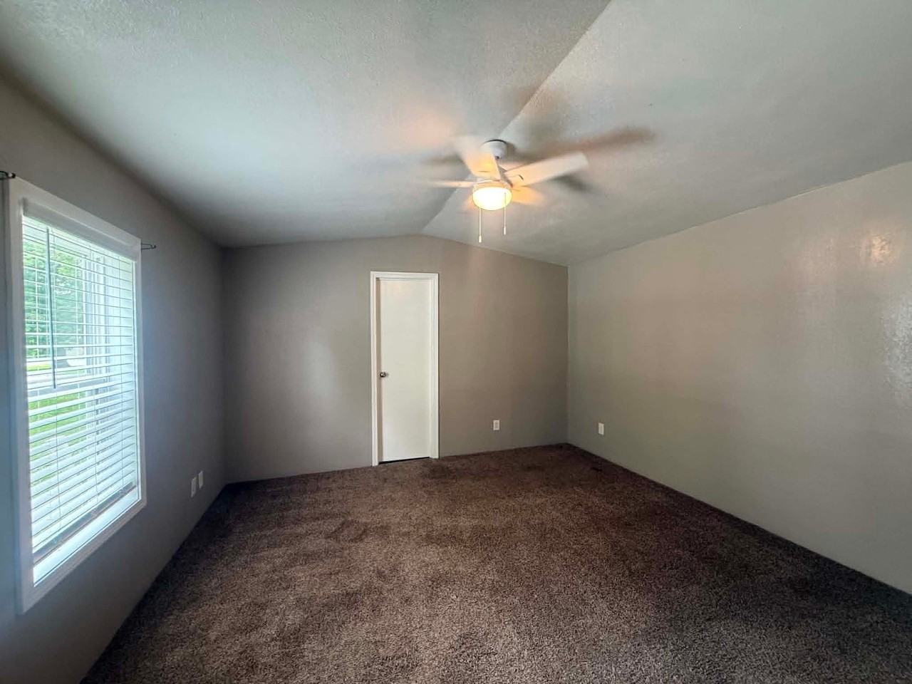 1236 N Oaklane Rd #128 - Photo 4 of 7