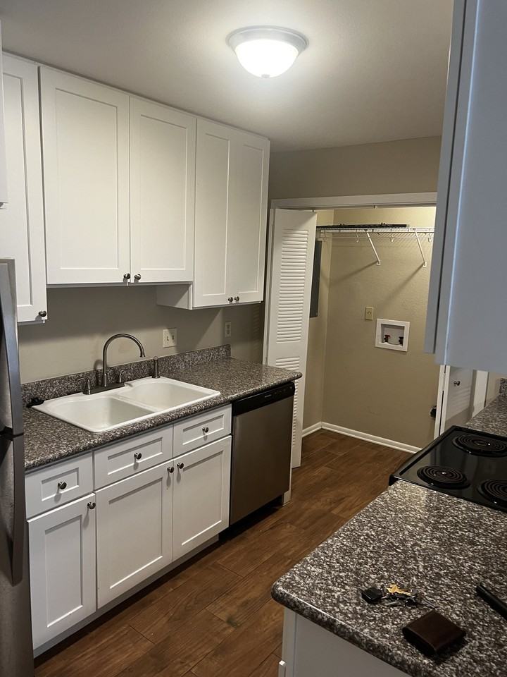 725 Heavens Dr #4 - Photo 7 of 29