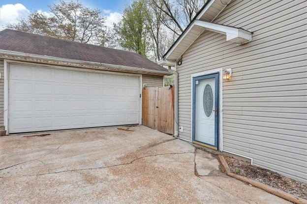 212 Bates St - Photo 2 of 16