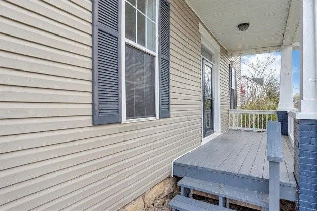 212 Bates St - Photo 3 of 16