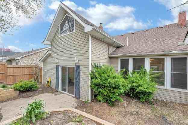 212 Bates St - Photo 4 of 16