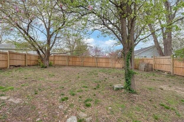 212 Bates St - Photo 5 of 16