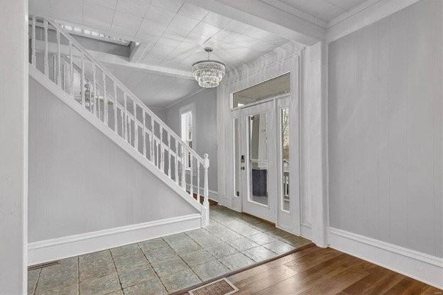 212 Bates St - Photo 6 of 16