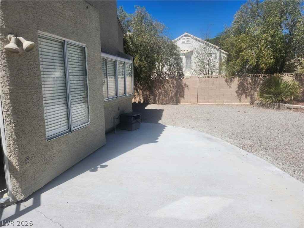 8428 Oyster Dr - Photo 4 of 42