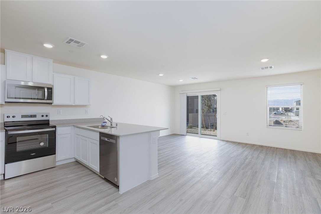 6061 Amaryllis Falls St - Photo 2 of 14
