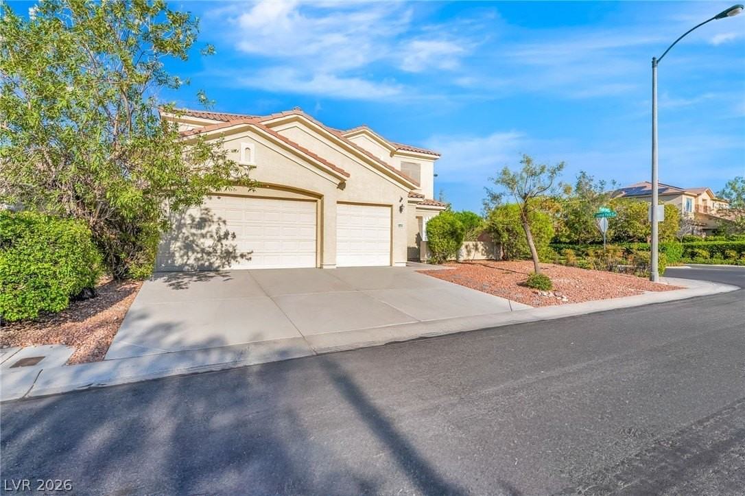 10570 Eagle Nest St - Photo 3 of 50