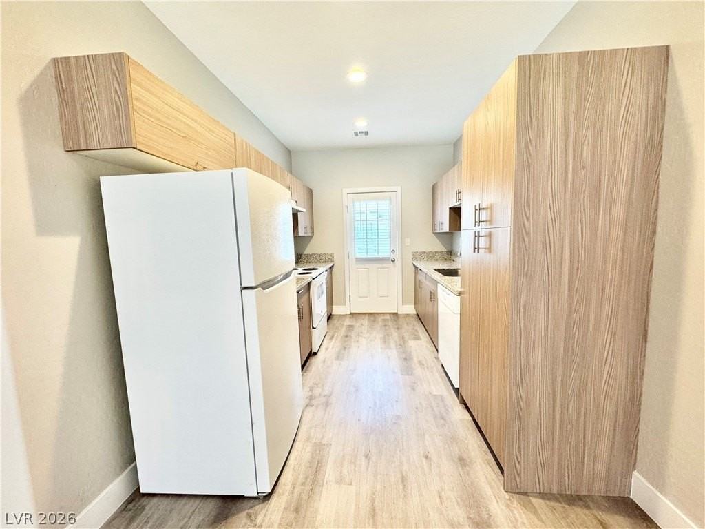 1390 Ogallala St #4 - Photo 5 of 13