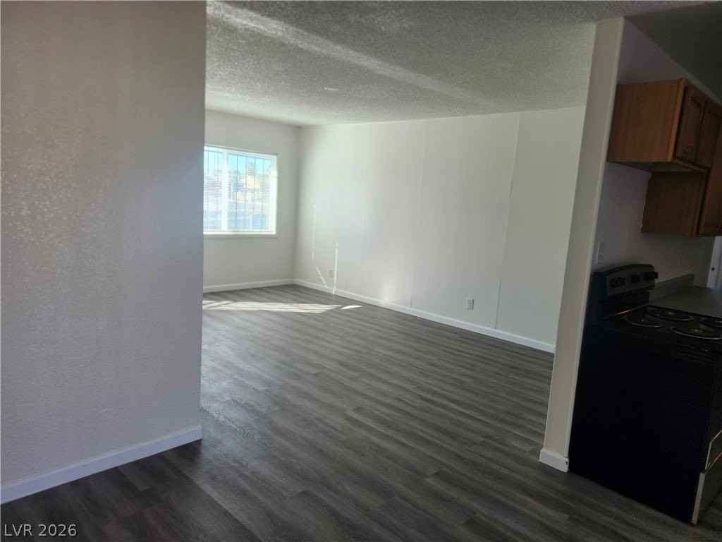 2700 Basswood Ave - Photo 6 of 23
