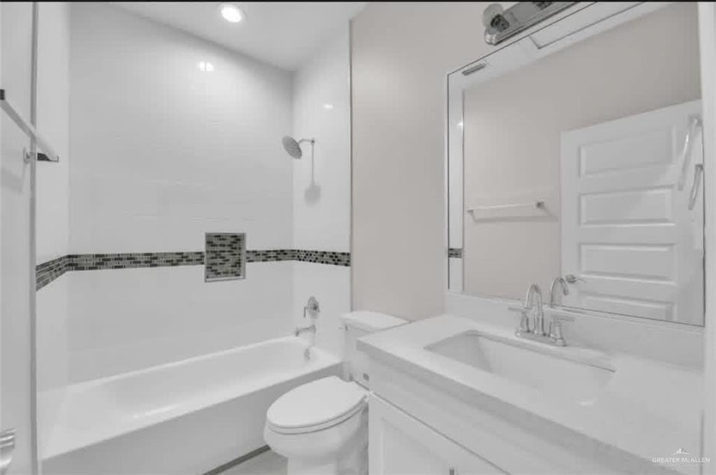 1706 Playa Dr #2 - Photo 3 of 7