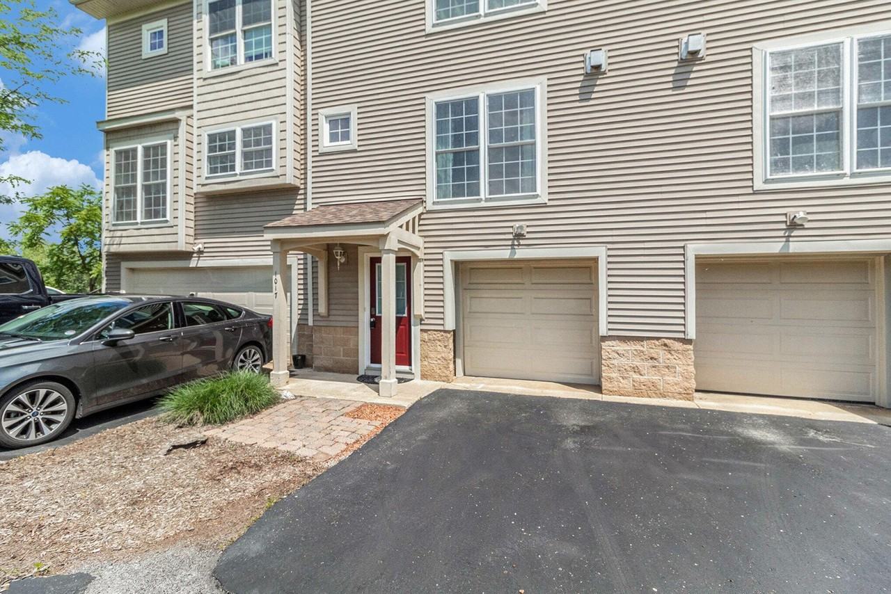 1017 Bluestem Ln - Photo 3 of 26