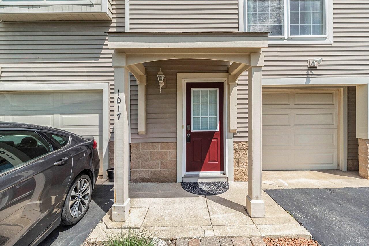 1017 Bluestem Ln - Photo 4 of 26
