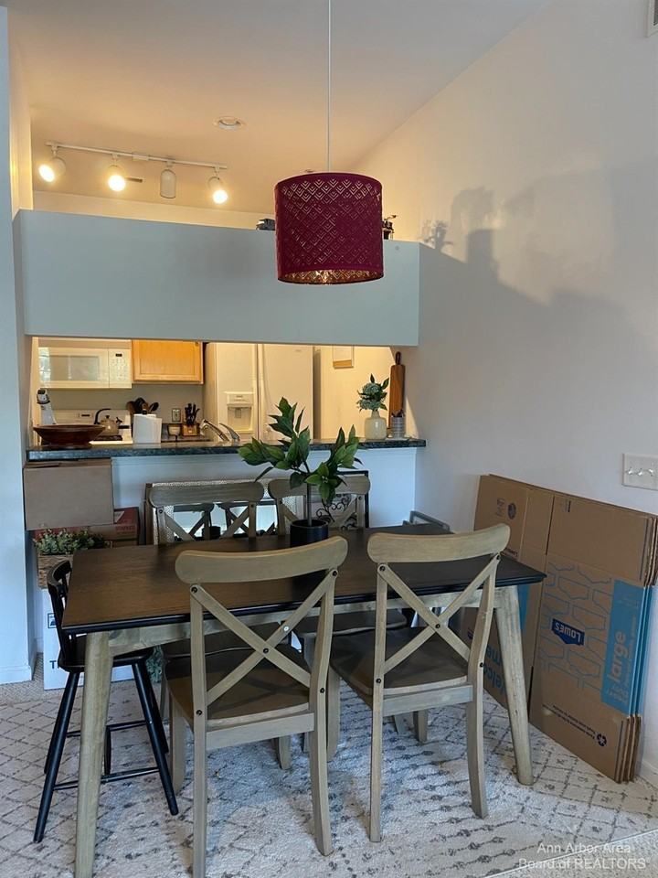 1085 Joyce Ln - Photo 6 of 16