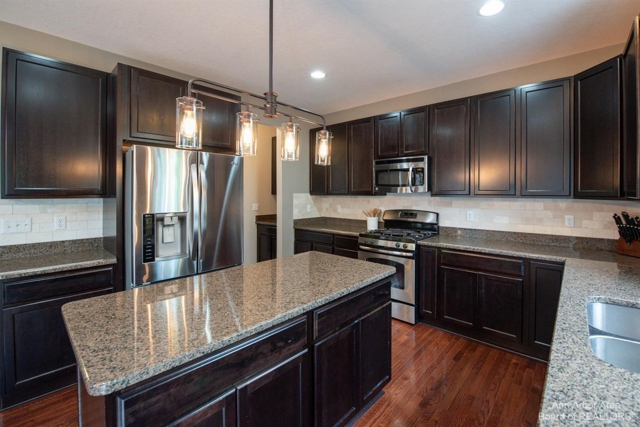 51152 E Bourne Ter - Photo 4 of 50