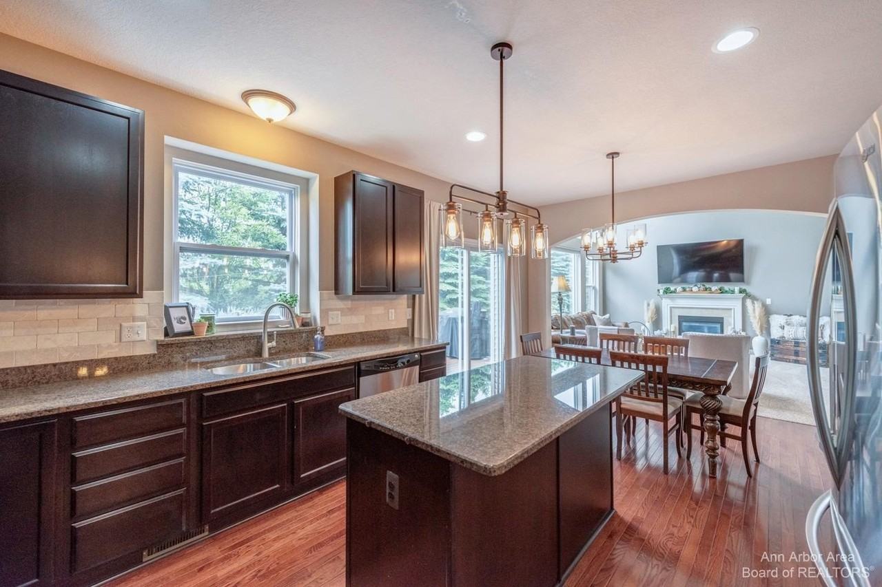 51152 E Bourne Ter - Photo 5 of 50