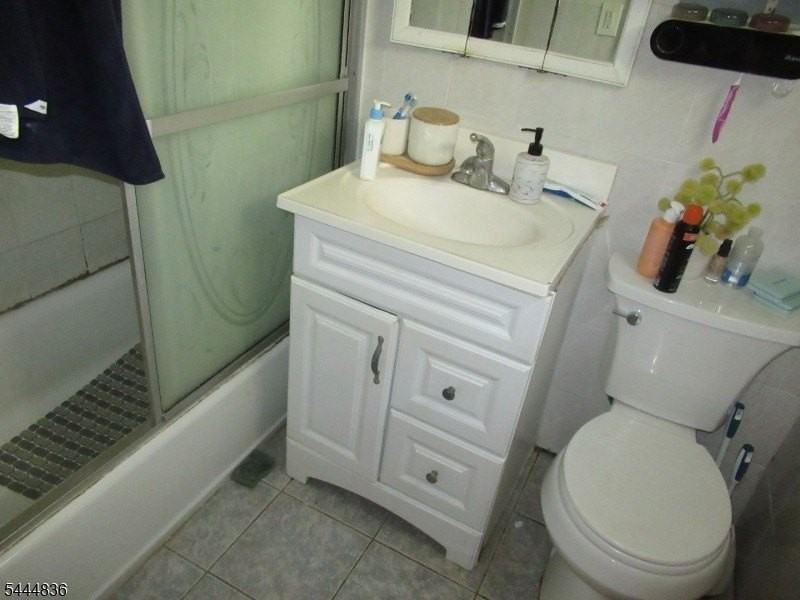 137 Thompson Ave - Photo 5 of 5