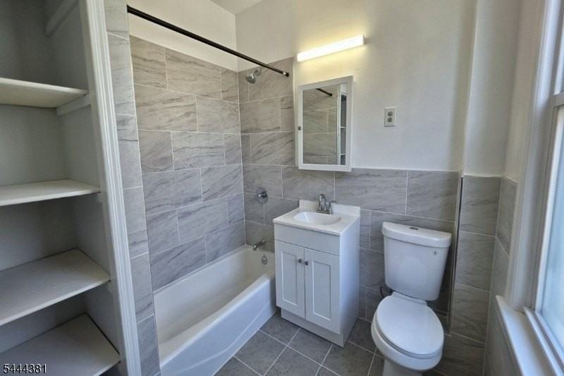 535 28th St - Photo 5 of 9
