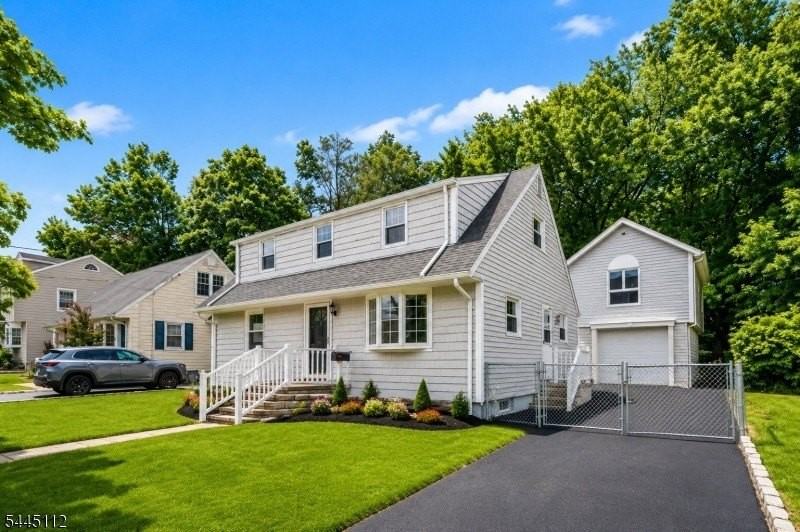 18 Farmingdale Ave - Photo 3 of 3