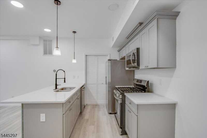 500 S 18th St - Photo 3 of 21