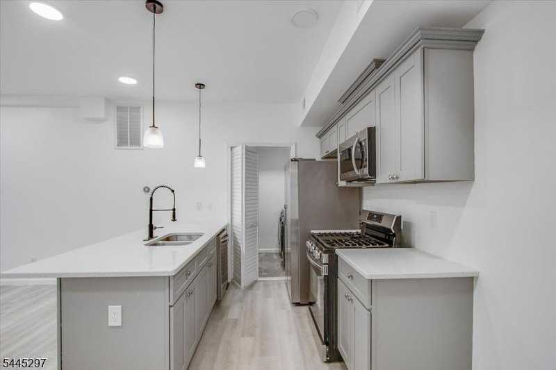 500 S 18th St - Photo 4 of 21