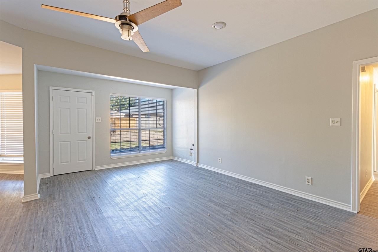 5605 Calais Dr - Photo 4 of 25