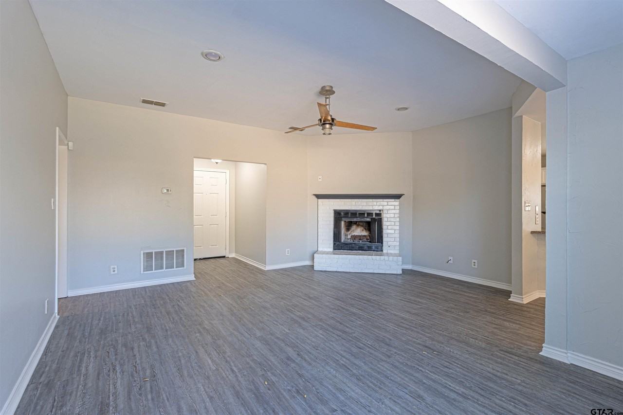 5605 Calais Dr - Photo 5 of 25