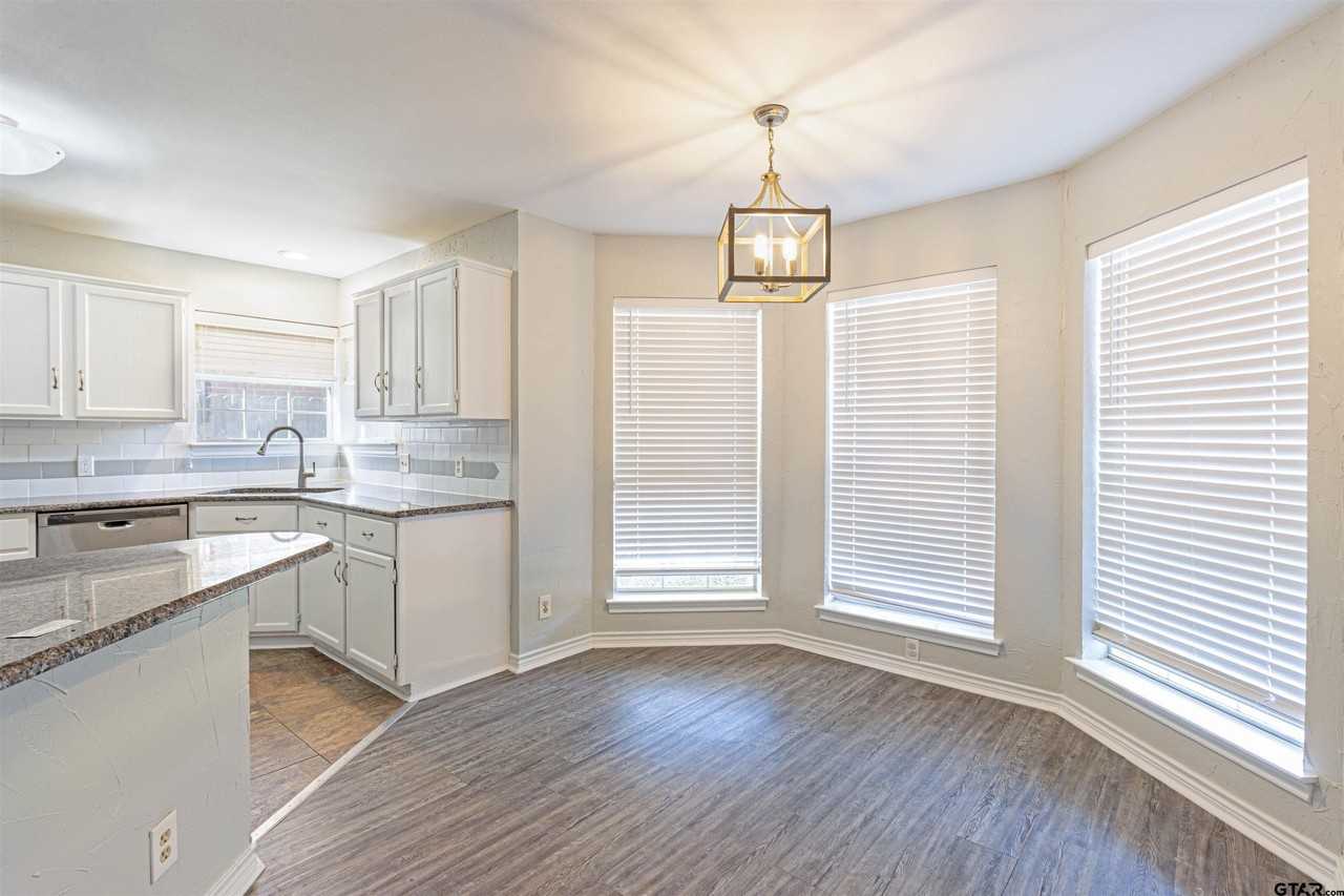 5605 Calais Dr - Photo 7 of 25