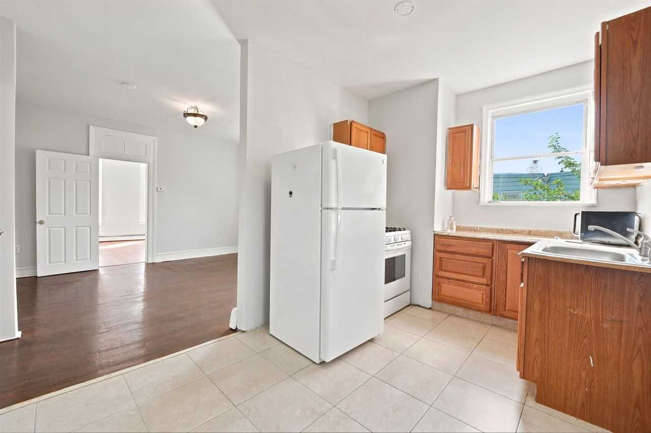 25 W 19th St #2 - Photo 4 of 14