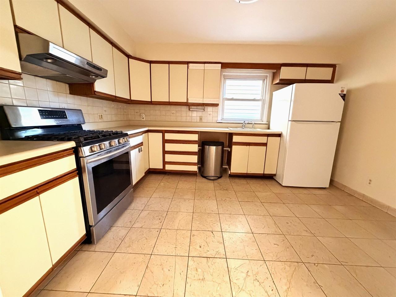 304 Columbia Ave #1 - Photo 4 of 10