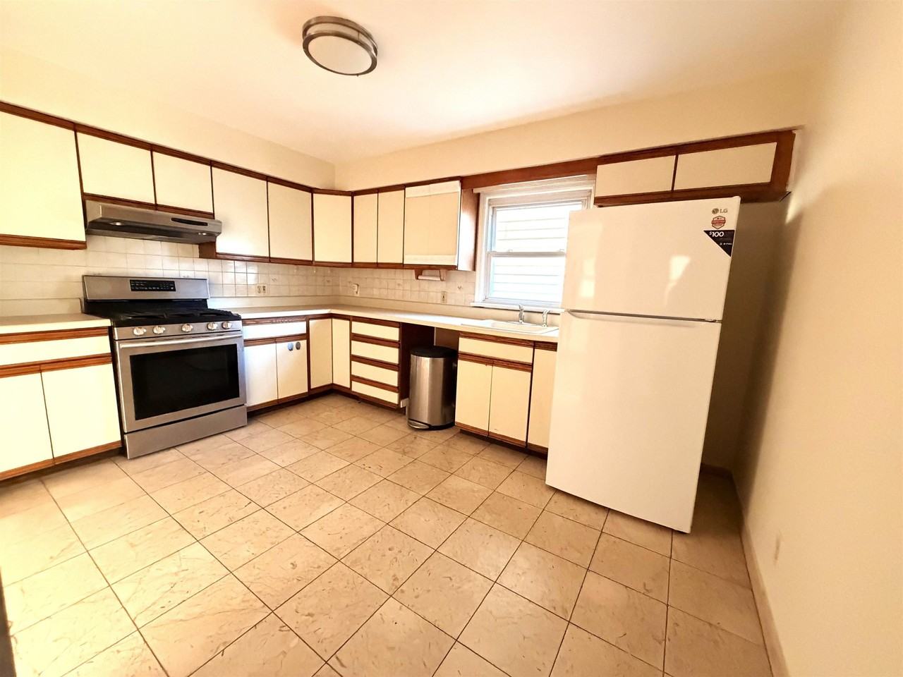 304 Columbia Ave #1 - Photo 5 of 10