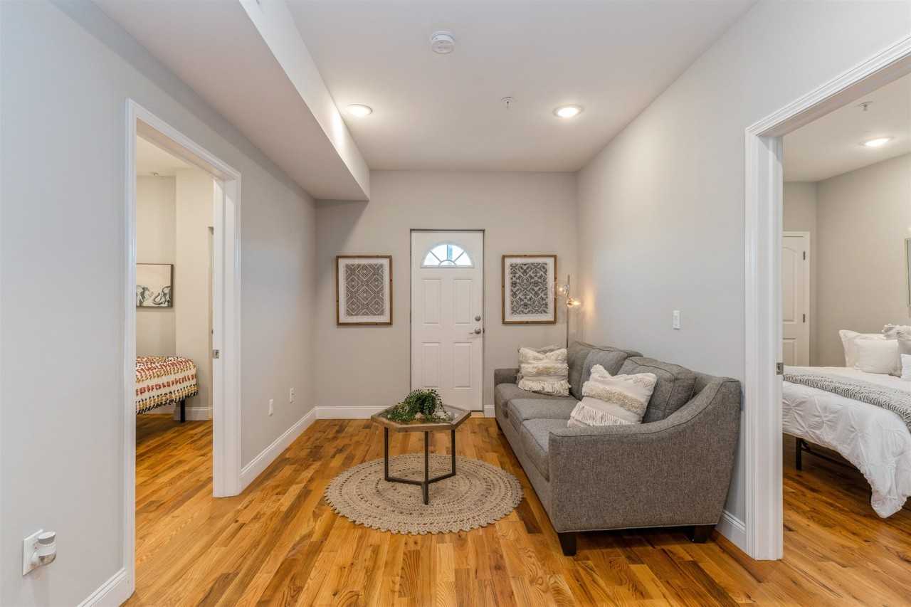 725 Sip St #405