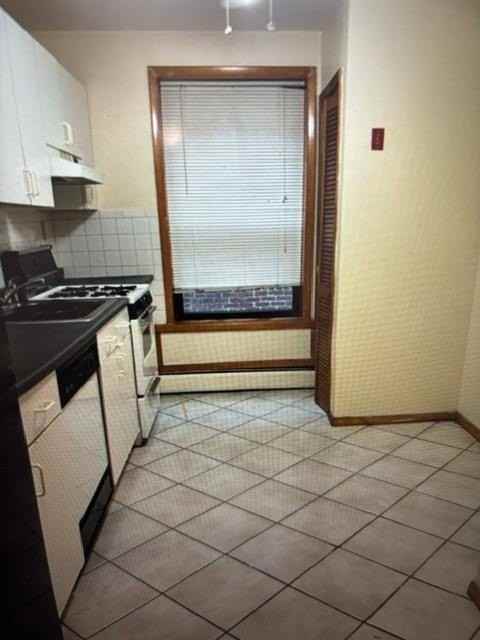 177 W 48th St #9 - Photo 3 of 8