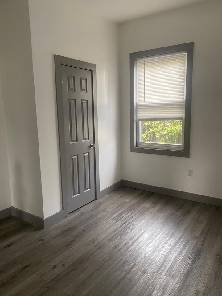 158 Summit Ave #1R - Photo 4 of 11