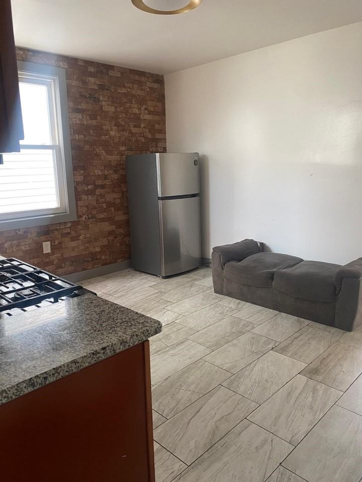 158 Summit Ave #1R - Photo 6 of 11