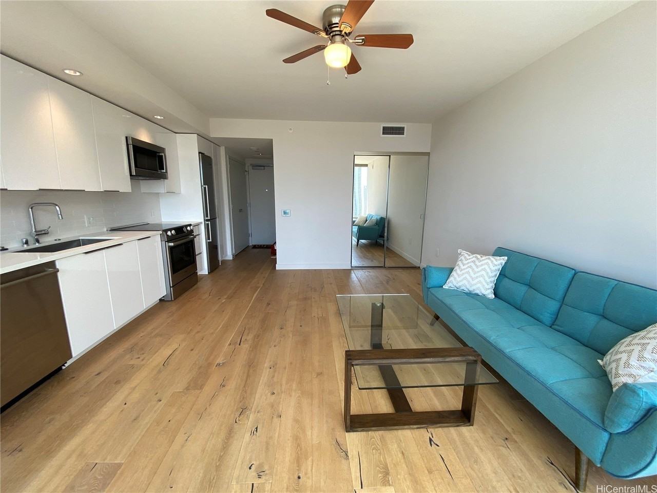 1001 Queen St #1710 - Photo 3 of 19