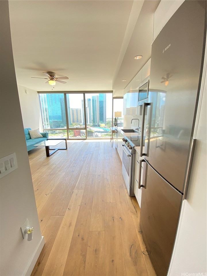 1001 Queen St #1710 - Photo 4 of 19
