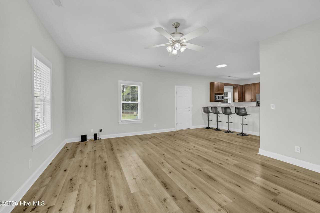 3234 Belmont Cir - Photo 4 of 23