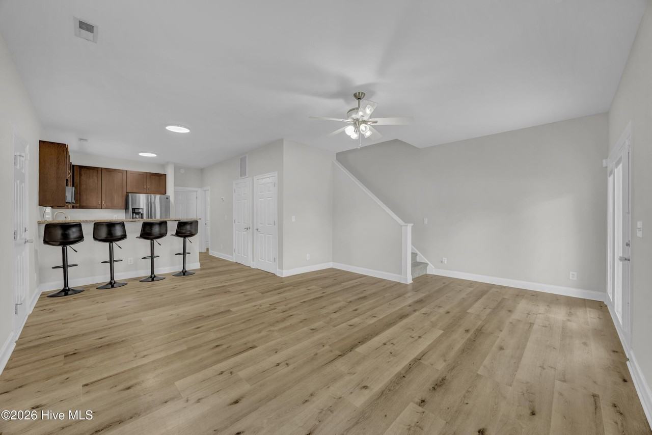 3234 Belmont Cir - Photo 5 of 23