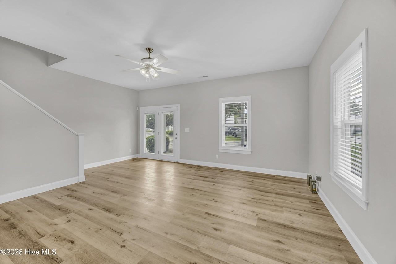 3234 Belmont Cir - Photo 6 of 23