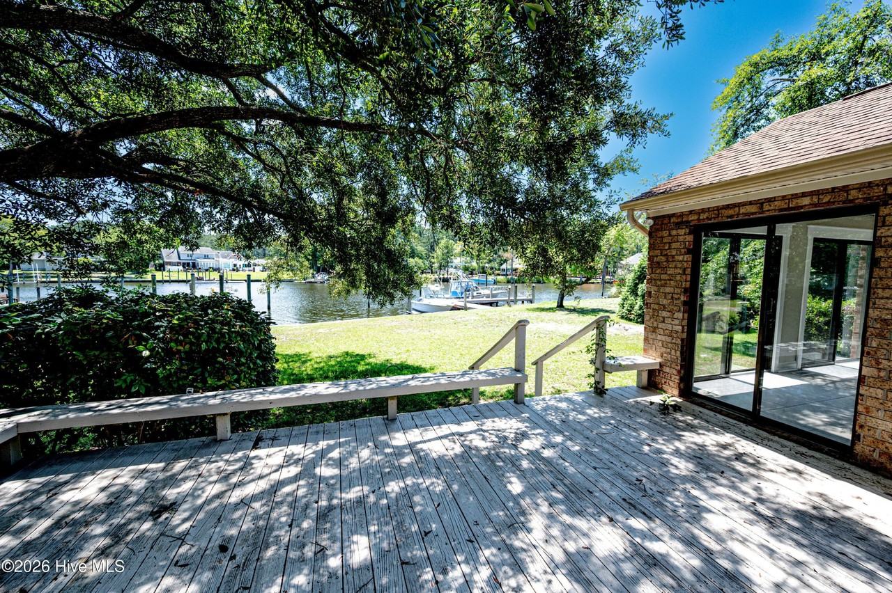 5722 Gondolier Dr - Photo 4 of 23