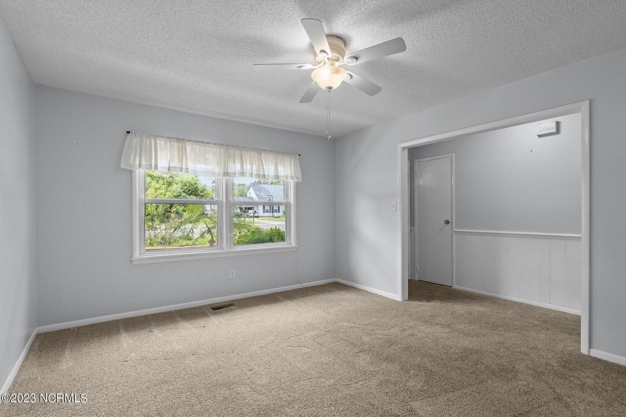 4303 Country Club Rd - Photo 4 of 46