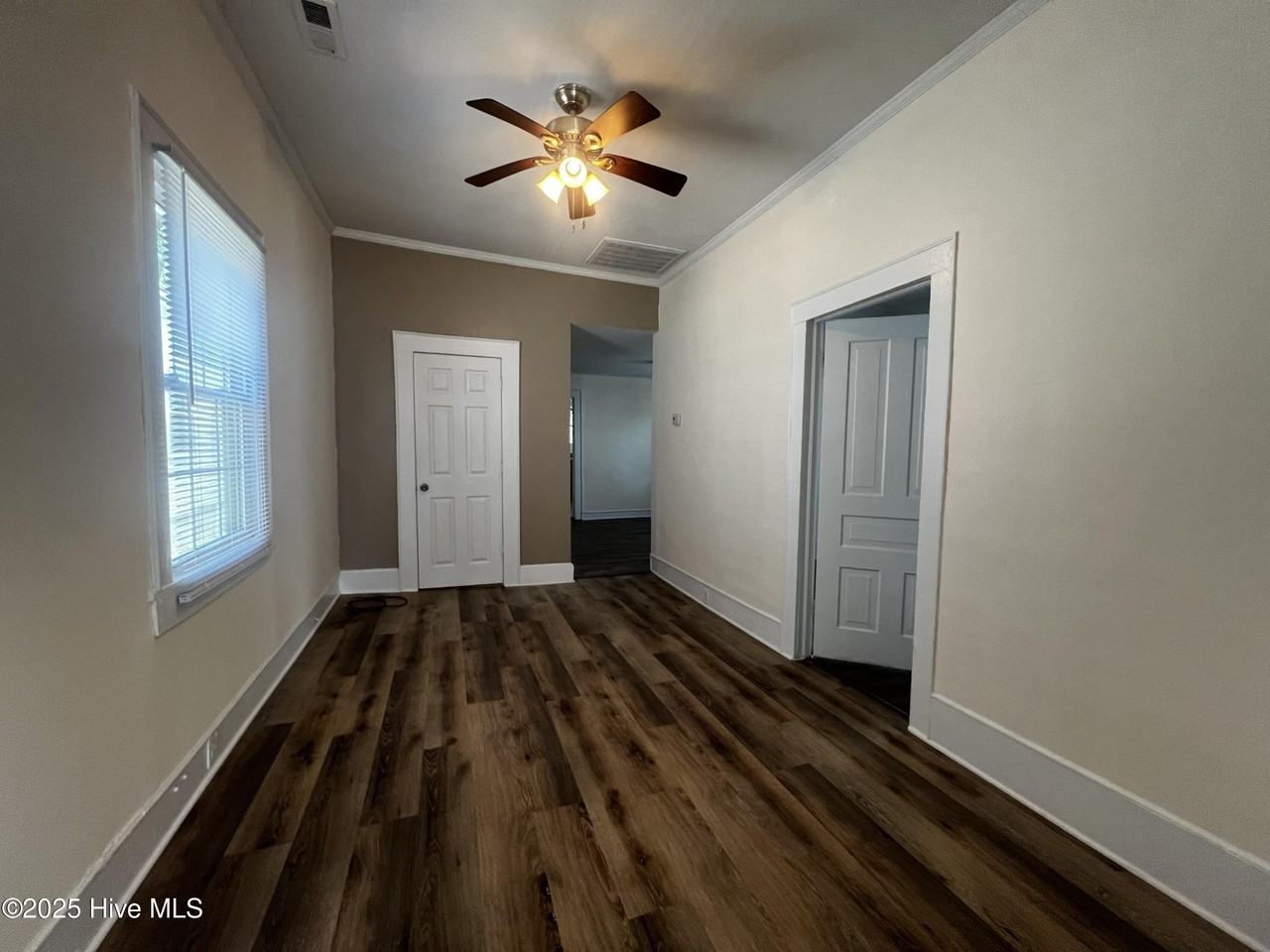 1115 S 9th St - Photo 3 of 11