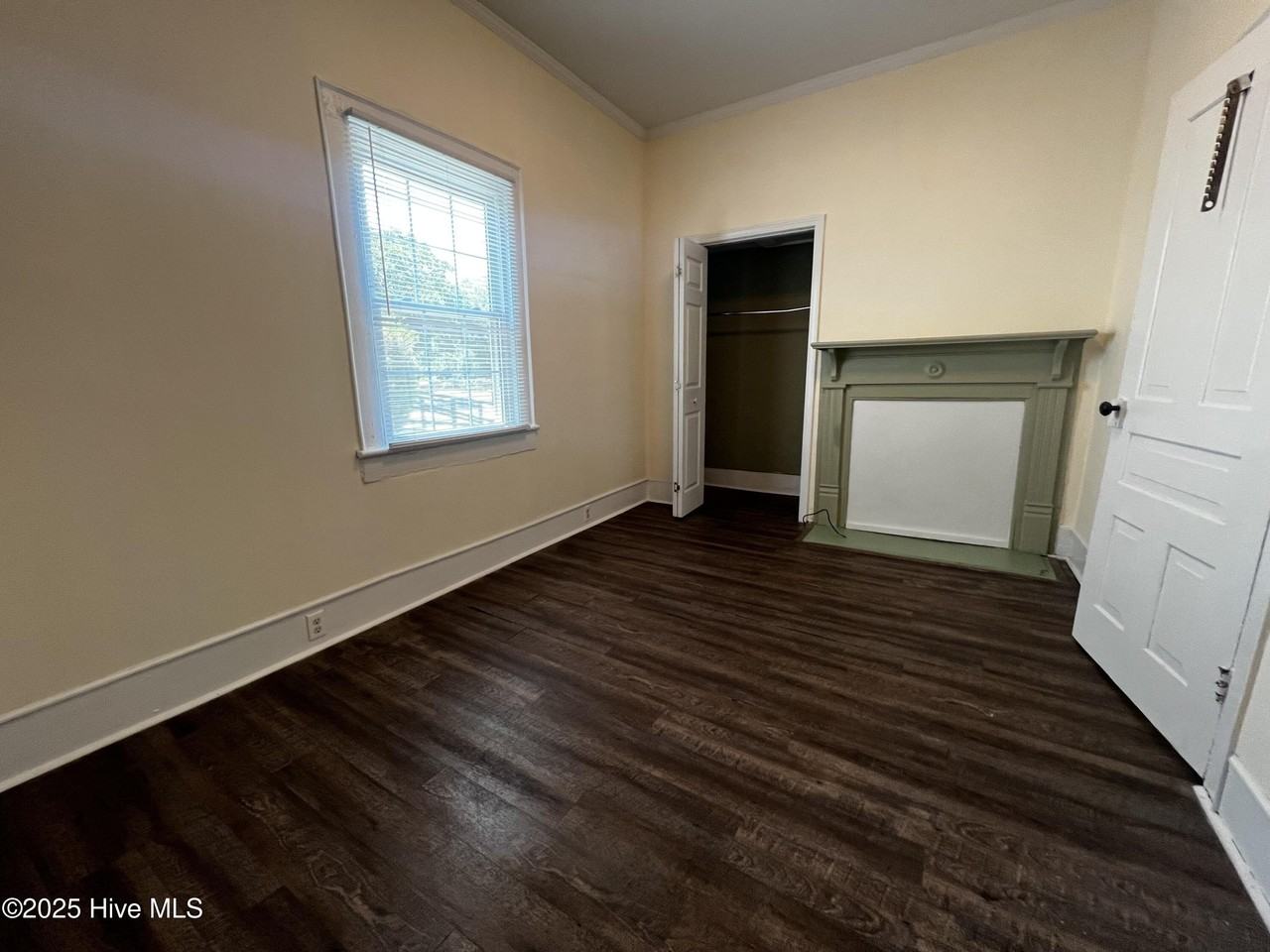 1115 S 9th St - Photo 4 of 11