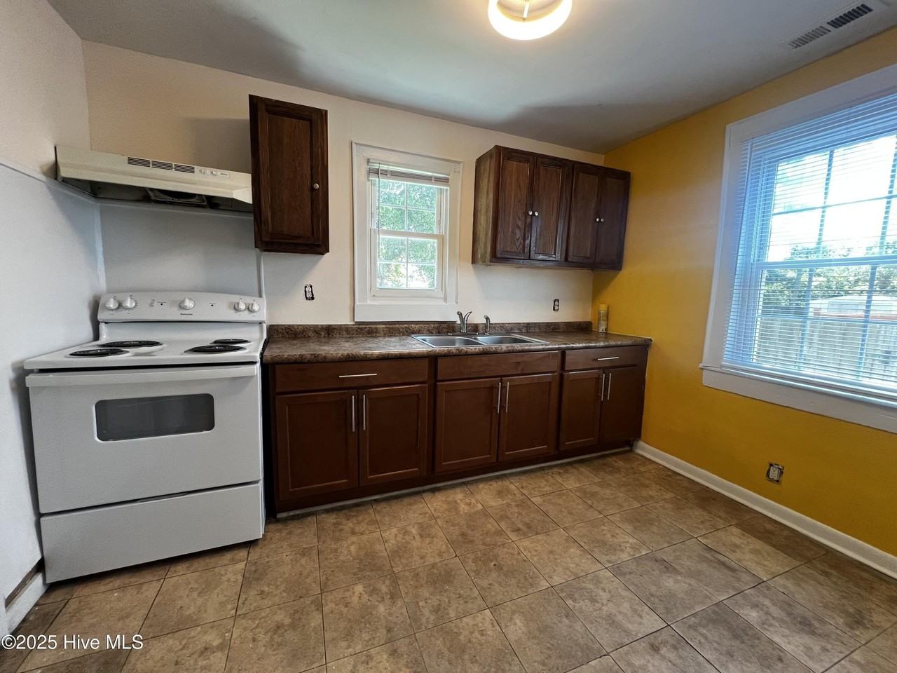 1115 S 9th St - Photo 6 of 11